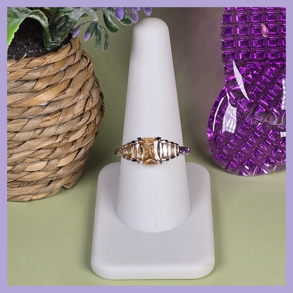 Champagne-Hued Multi-Stone Silvery Ring Size 9 (NWOT)‎
